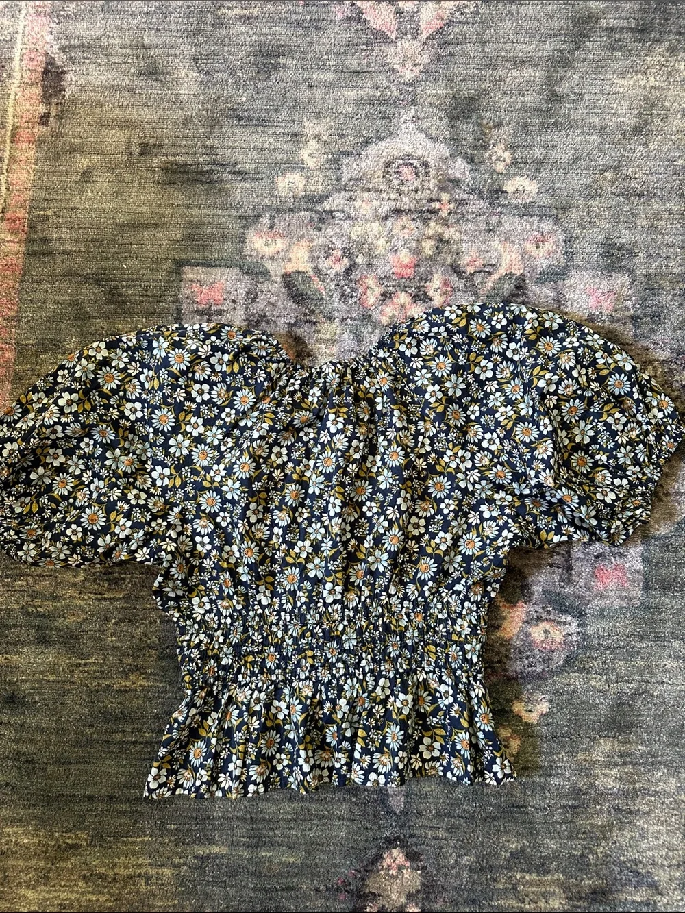 Old Navy Black Floral Puff-Sleeve Smocked Waist Top Women’s Medium Like New